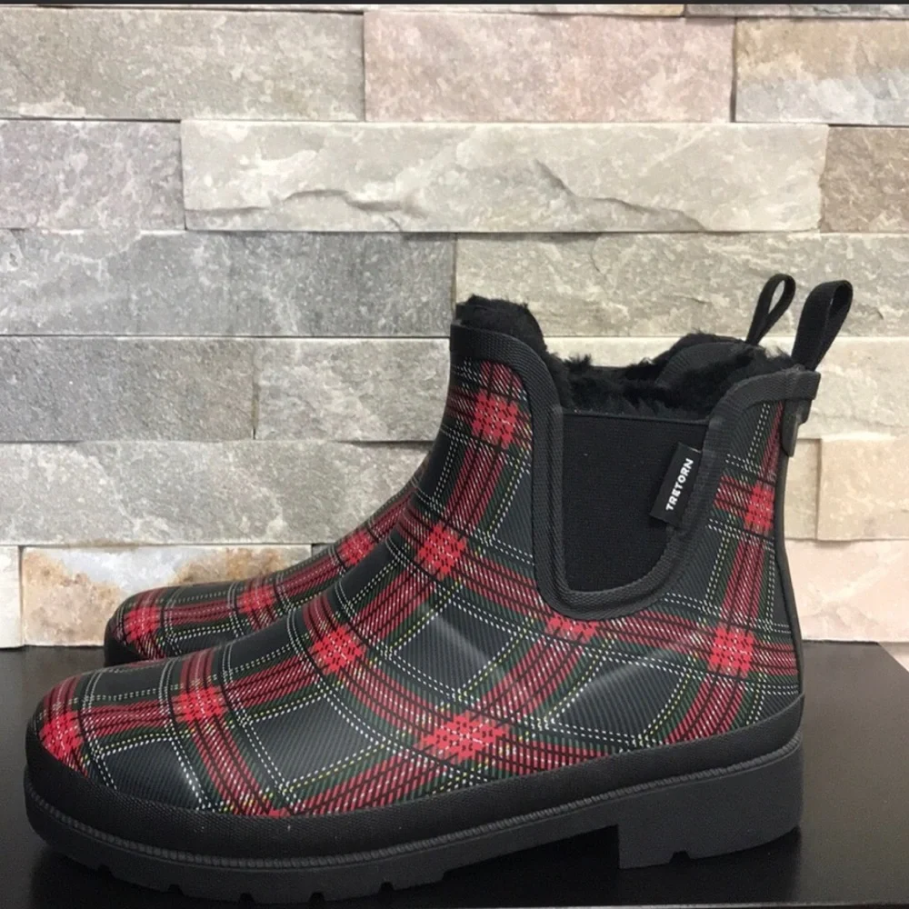 Tretorn Chelsea Rain Boots in Black & Red Plaid size 8 Warm Winter Fur Lined